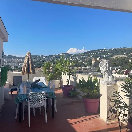 Cannois Avec Rooftop